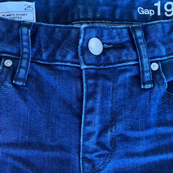 GAP Low-Rise Jeans - Picture 6 of 6